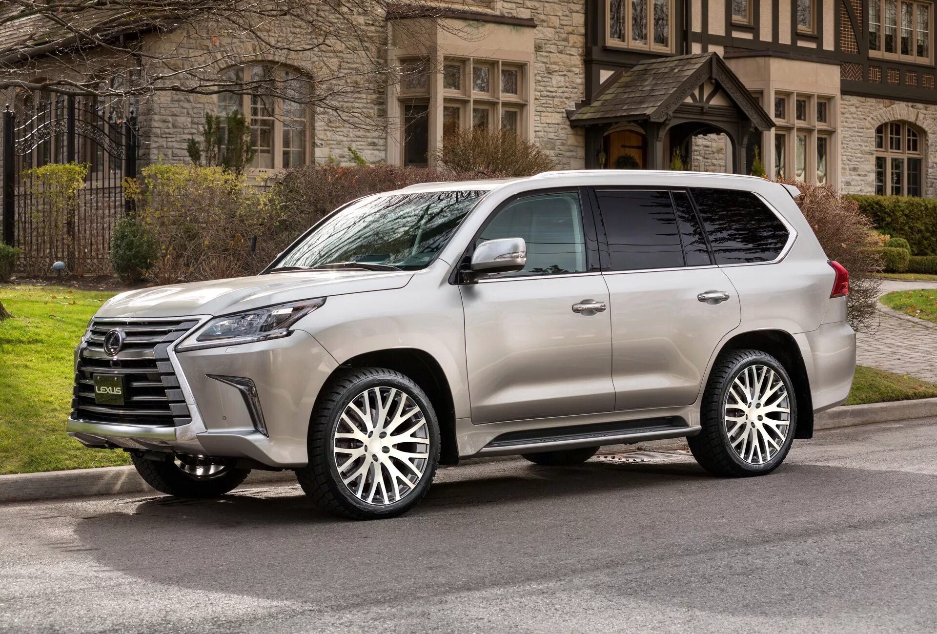 Lexus lx 570 белый новый. Ликс 570. Ликс 570. Lexus lx 570 в обвесе. Ликс 570.