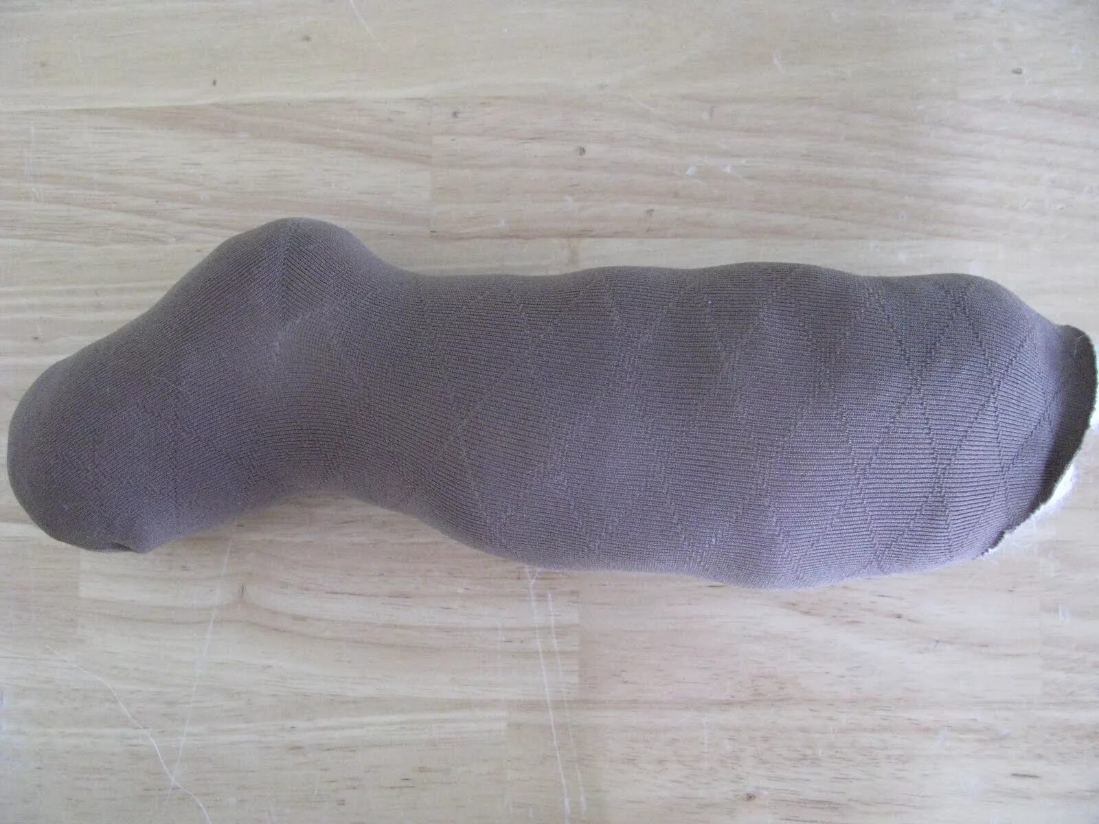 носки для собак. собака в носках. носки для собак. носки для собак. собака в вязаных носках.