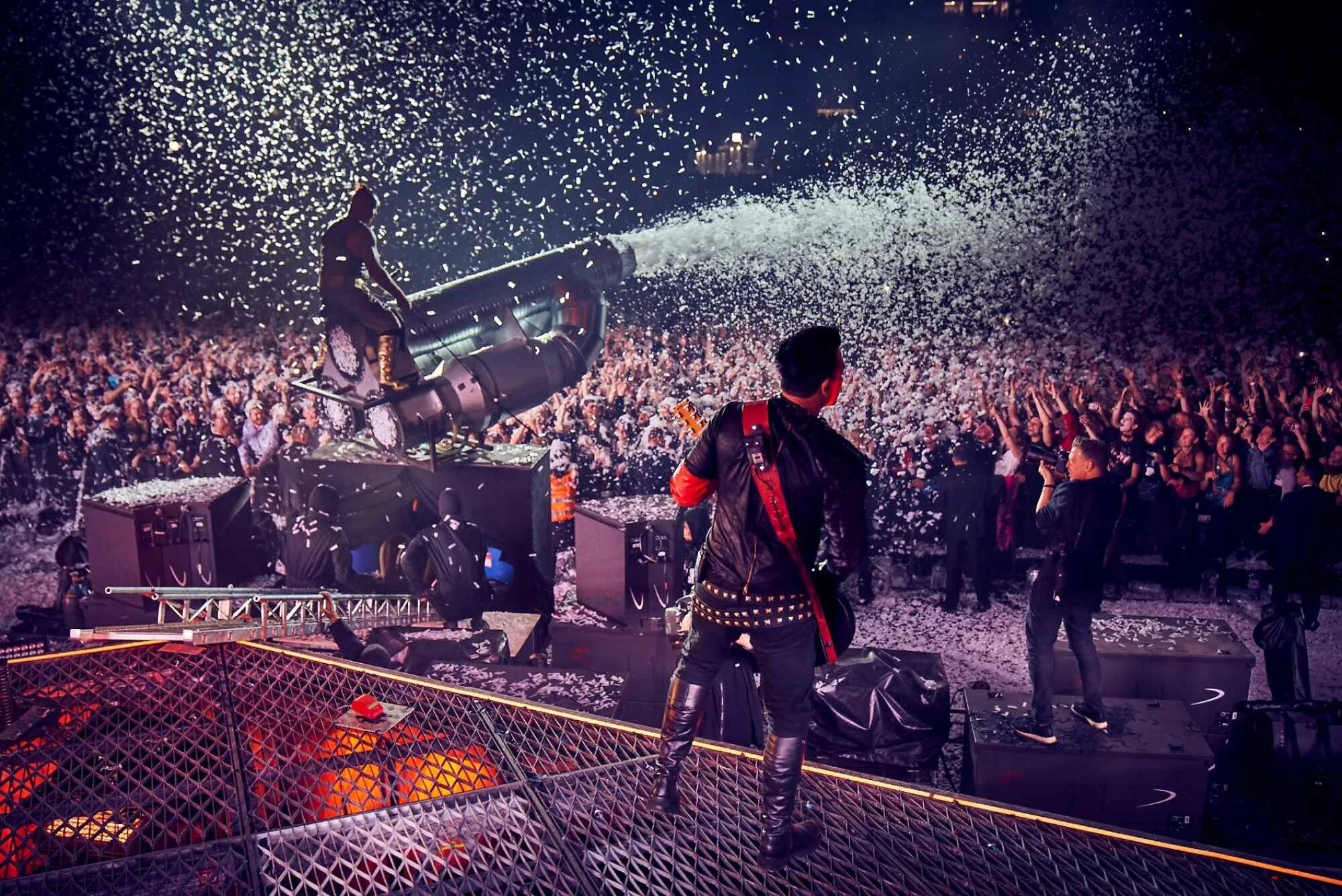 Рамштайн москоу. Rammstein концерт. концерт группы рамштайн в москве 2019. rammstein concert. рамштайн концерт.