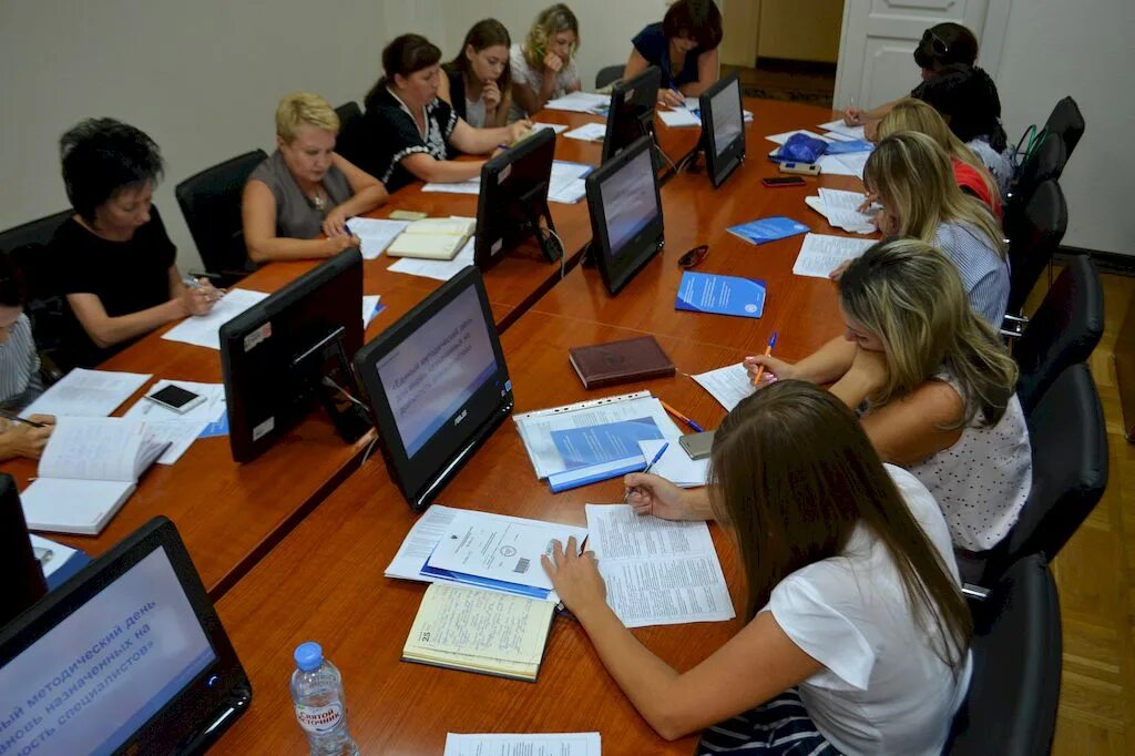 Центр занятости обучение безработных. Профессиональное обучение безработных граждан. Центр занятости обучение безработных. Переподготовка безработных. Центр занятости обучение безработных.