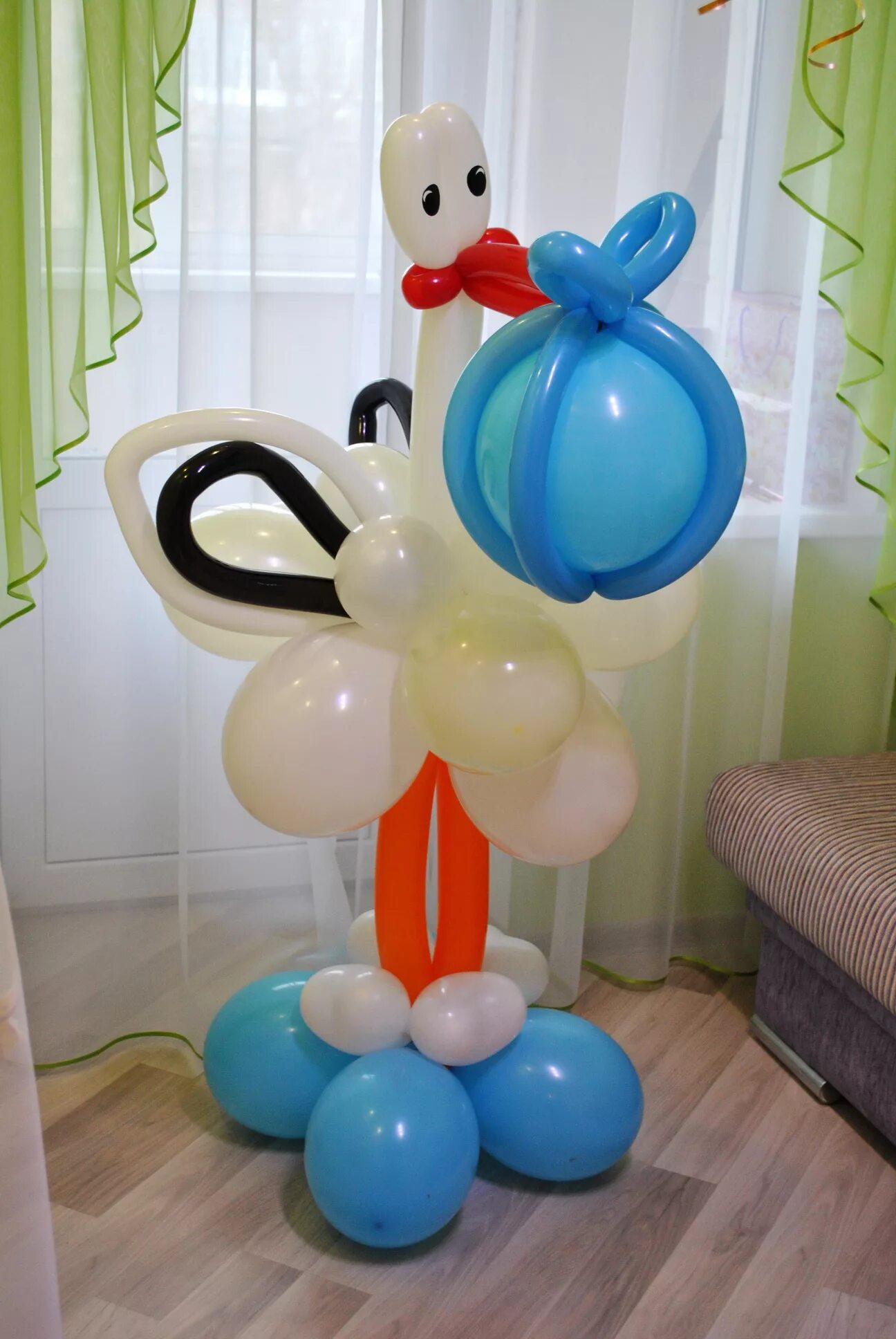 Рождение мальчика из шаров. Фигуры из шаров. Фигурки из воздушных шаров. Фигурки из шариков воздушных. Необычные композиции из воздушных шаров.