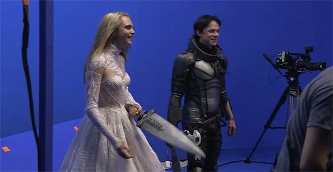 Валериан и город тысячи планет песня. Валериан и город тысячи лорелин. клайв оуэн валериан и город тысячи планет.