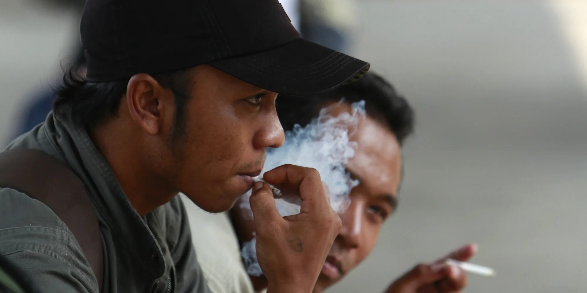 Игра где курят. Самая курящая нация. Индонезийцы мужчины. Самые курящие ЗЗ.