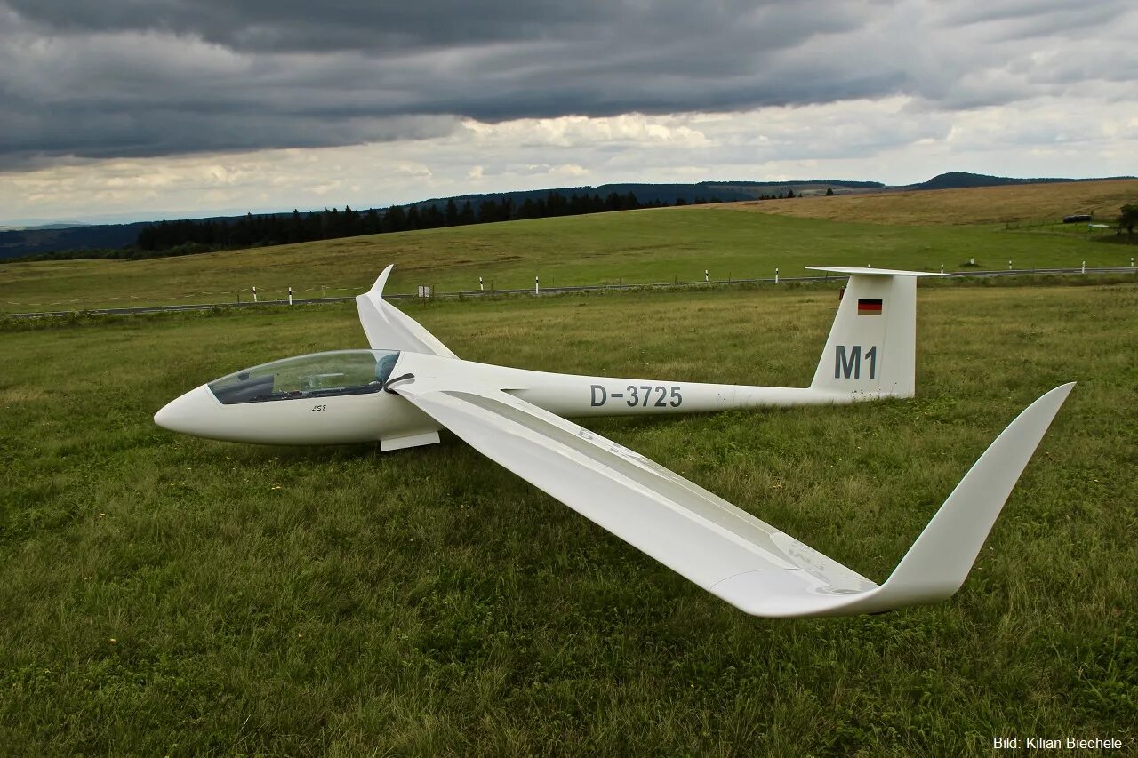 Лс 8. DG Flugzeugbau dg1001e Neo. DG Flugzeugbau DG-800. Планёр ш 18. Spectacular Glider touchdown in Rain | 15 m ls8-e Neo | Pavullo 🇮🇹.