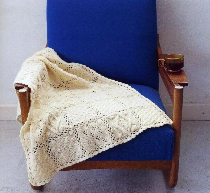 Детские пледы спицами. Плед вязаный. Вязаное одеяло. Плед спицами со. Вязаные покрывала.