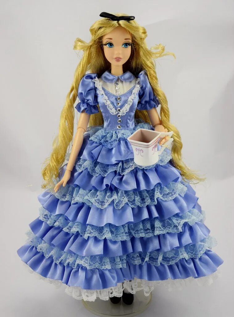 Принцесса Дисней Алиса Алиса. Куклы Дисней стор Алиса. Кукла Алиса в стране чудес Дисней. Алиса лимитированная кукла Дисней. Alice buy