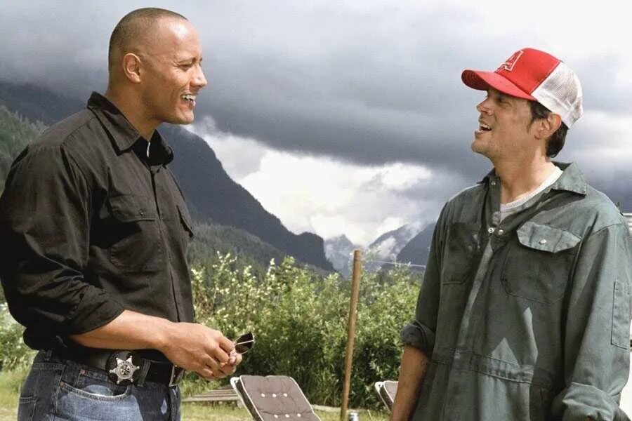 Скала джонсон. Tallest stills. Дуэйн джонсон широко шагая. Tallest stills. Широко шагая - walking tall (2004).
