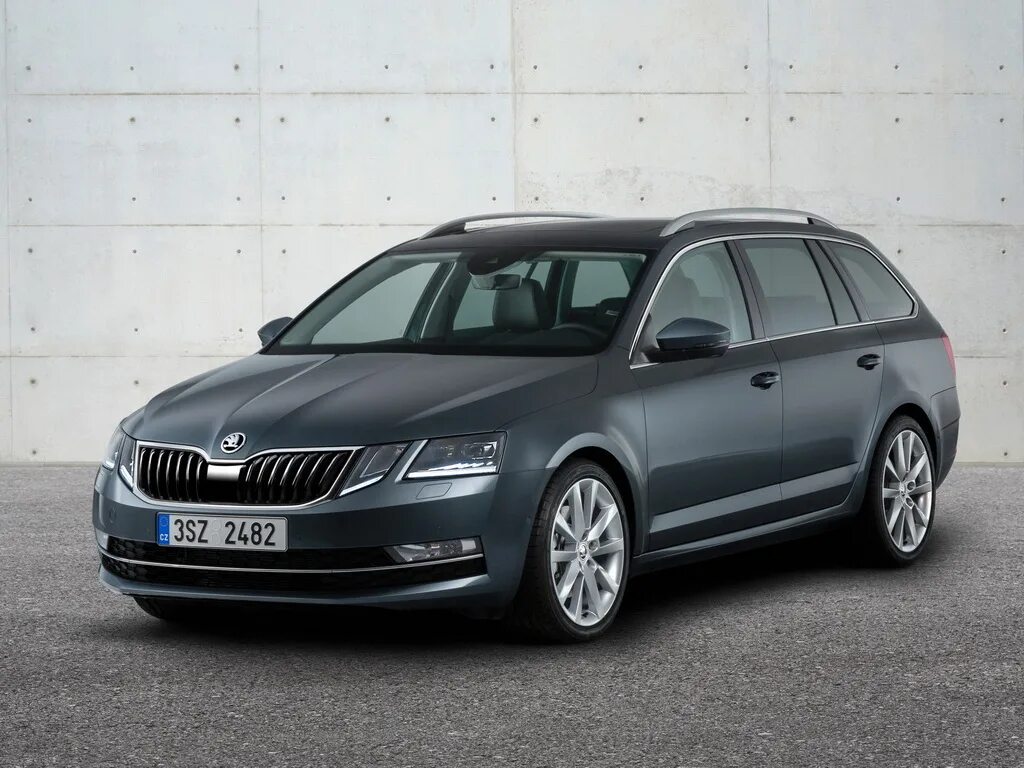 Октавию комби. Skoda Octavia 2022.