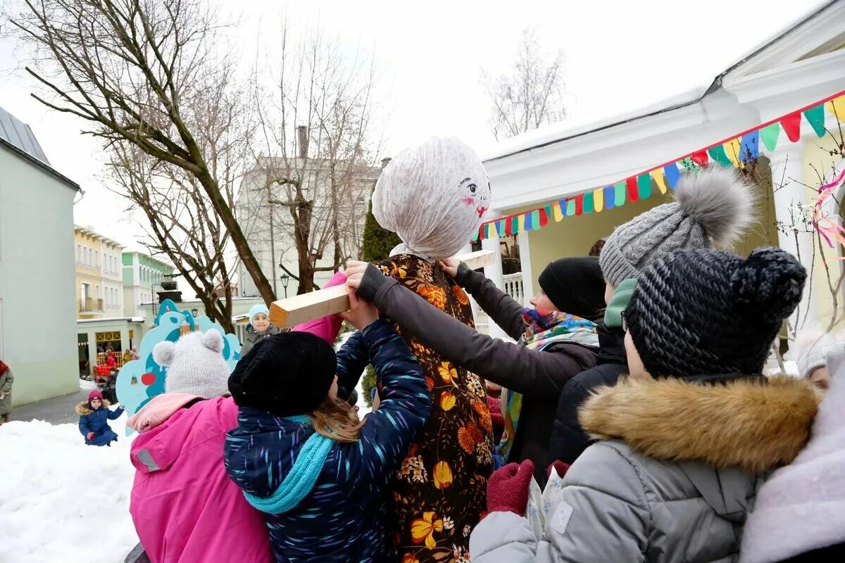 Когда отмечается масленица в 2025 году. Празднование масленицы. детям о масленице. зимний праздник масленица. украшения на масленицу.