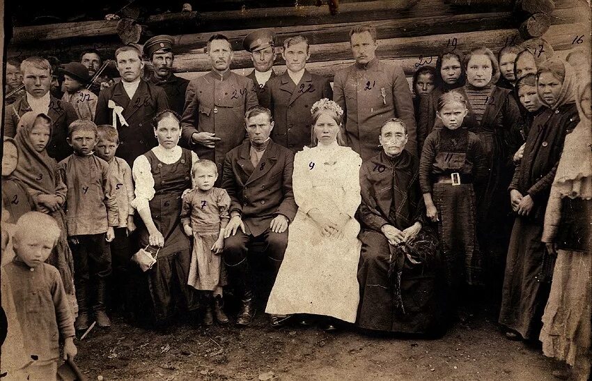 Первые в роду продолжение. Крестьяне Тамбовской 1900. Крестьяне Пермской губернии 19 век. Соловки раскулаченные. «Крестьянская свадьба в Тамбовской губернии» (1880).