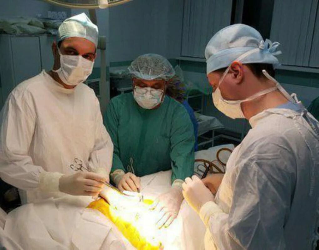 Операция по трансплантации почки.