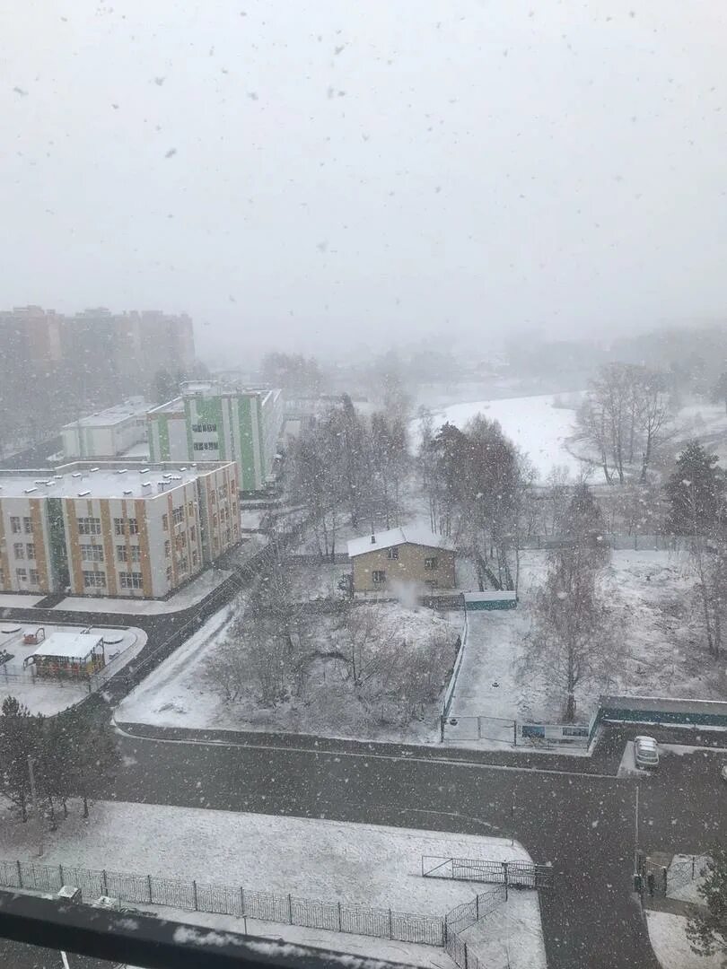 23 апреля новосибирск. Новосибирск окраины города. Снег летом. Снег в Новосибирске. Снег в апреле.