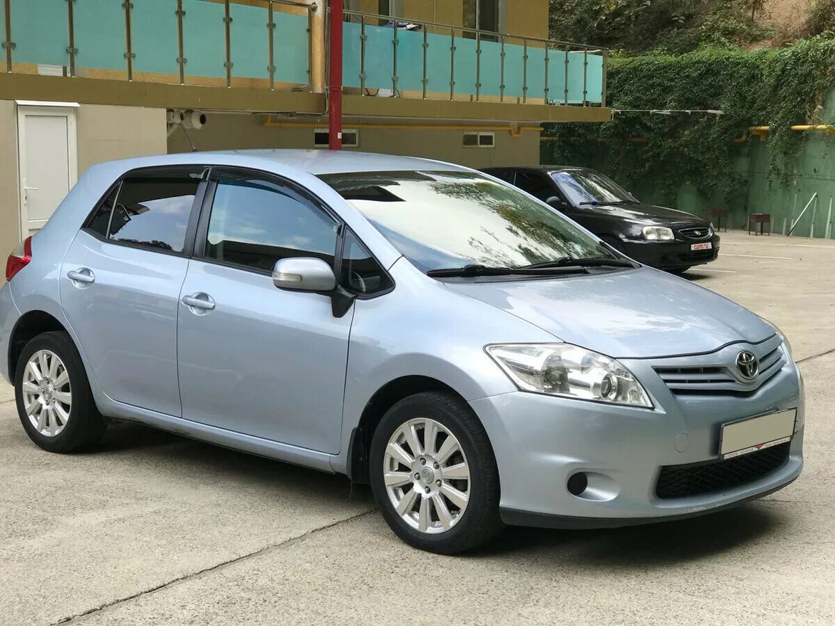 Коляска для ребёнка тойота аурис. Toyota auris 1. Тойота аурис хэтчбек 2010. Аурис производитель. Тойота аурис 2006.