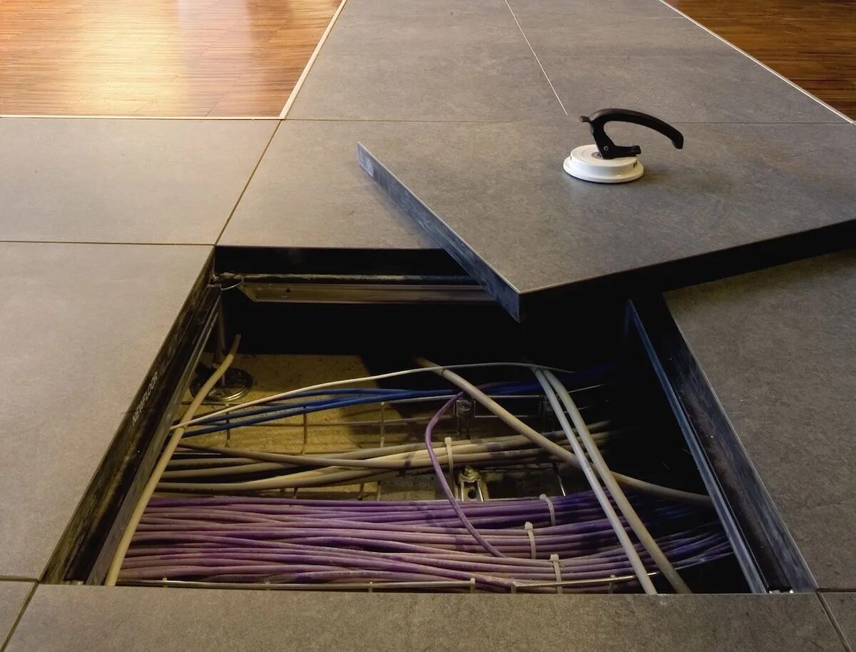 Raised floor. Антистатическая плитка. антистатическая плитка половая. плитка антистатичнач кислотощелочностойкая. ht. raised floor.