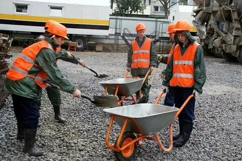 Подсобный рабочий есть