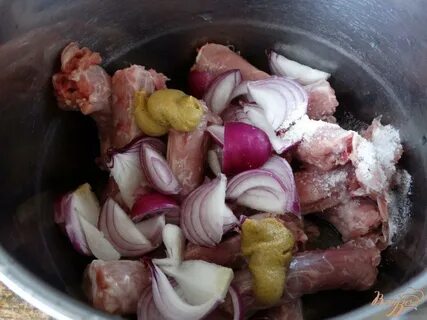 Красный лук с курицей