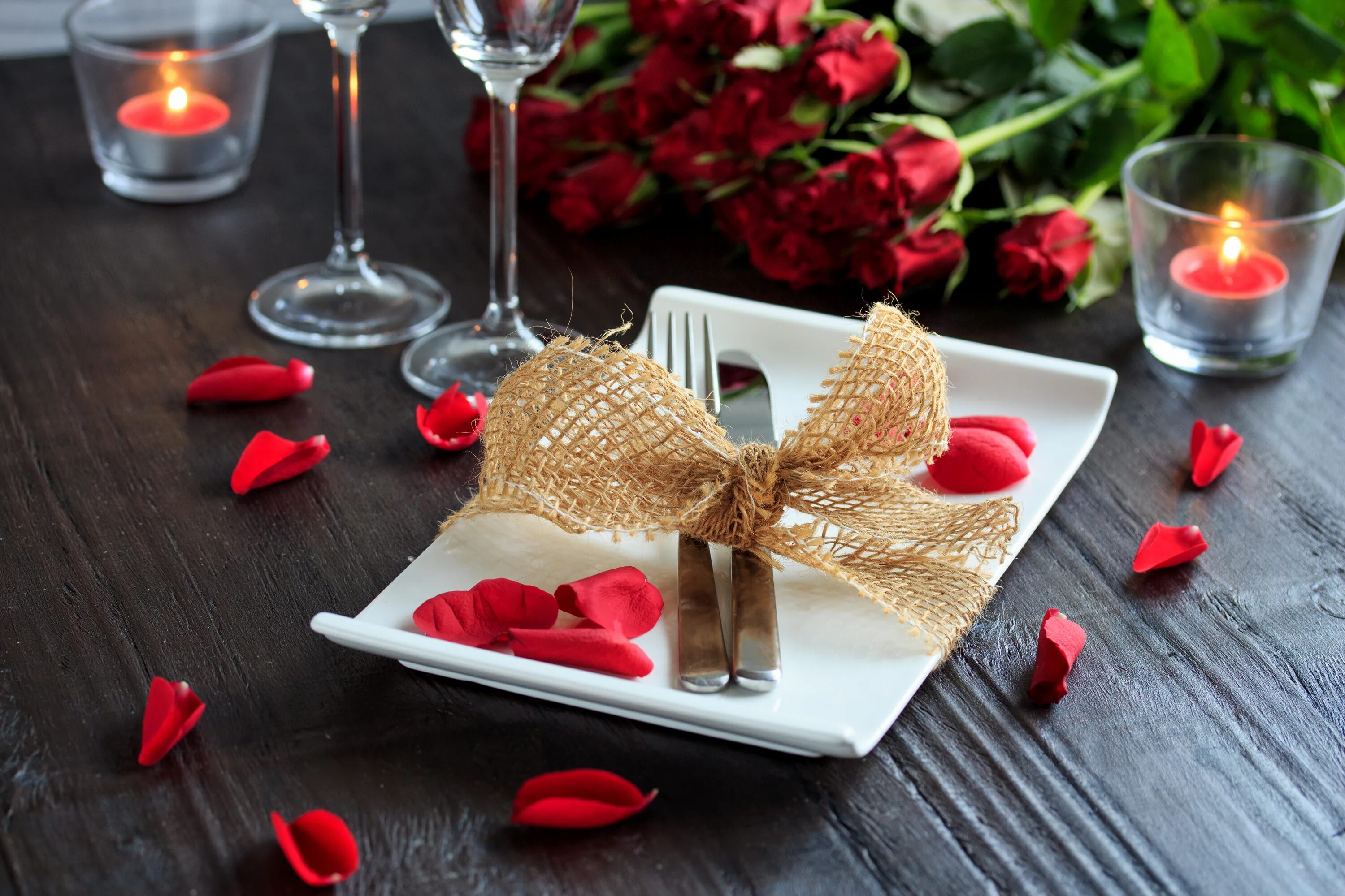 Романтический ужин. Стол для романтического ужина на двоих. Стол для романтического ужина. Романтический сюрприз для любимого. Романтический ужин на двоих.