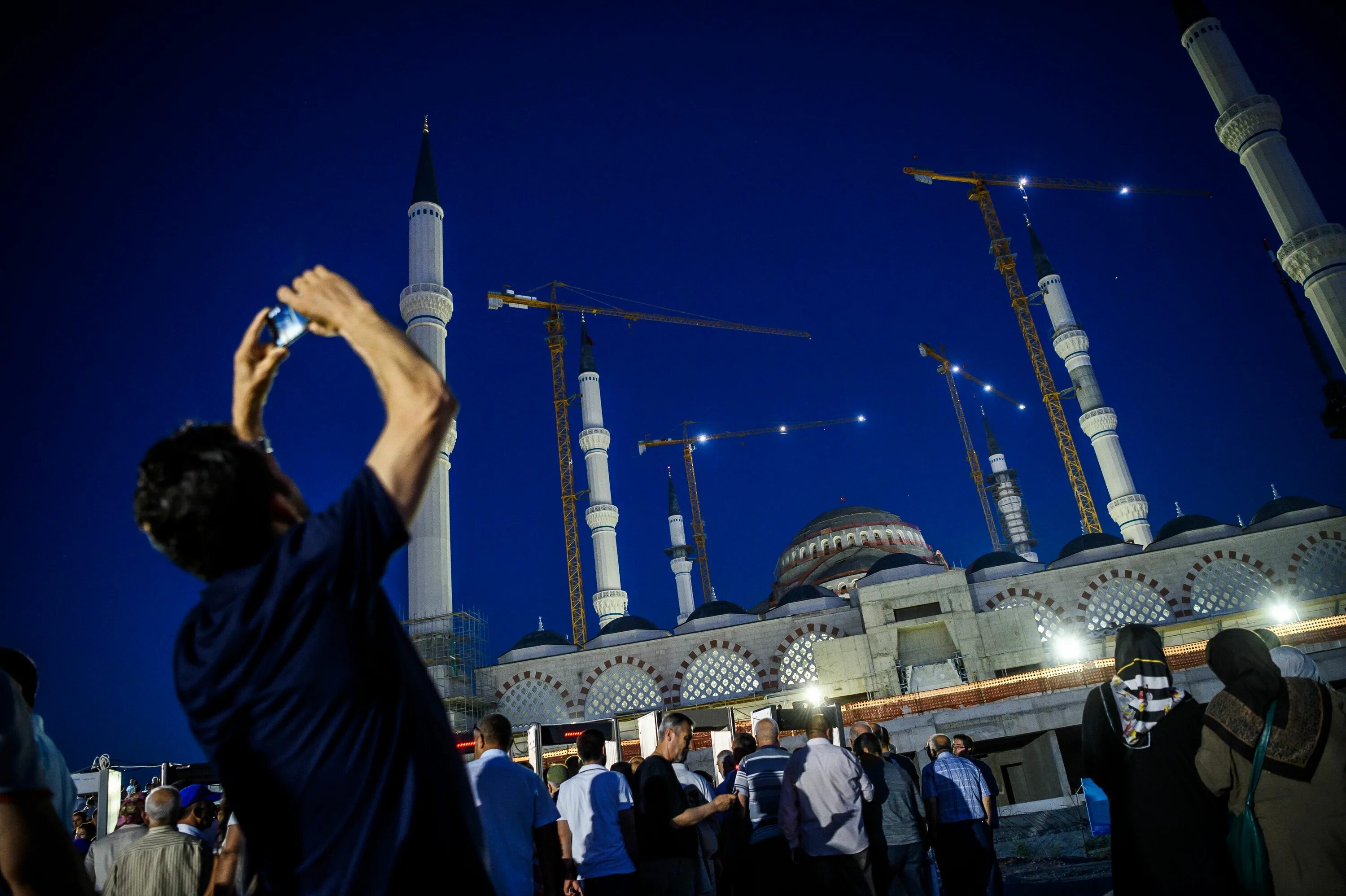 Самые крупные мечети. Мечеть Чамлыджа в Стамбуле. Самая большая мечеть в Стамбуле Чамлыджа. Самая большая мечеть в Турции Чамлыджа. Мечети Чамлыджа (Çamlica Camii).