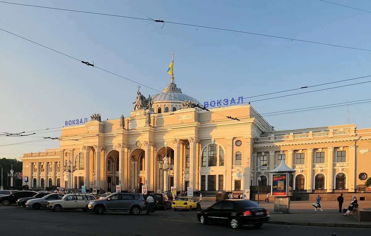 Жд одесский. Одесский жд вокзал. Пассажирский вокзал одесса. Одесса-главная одесса. Жд одесский.