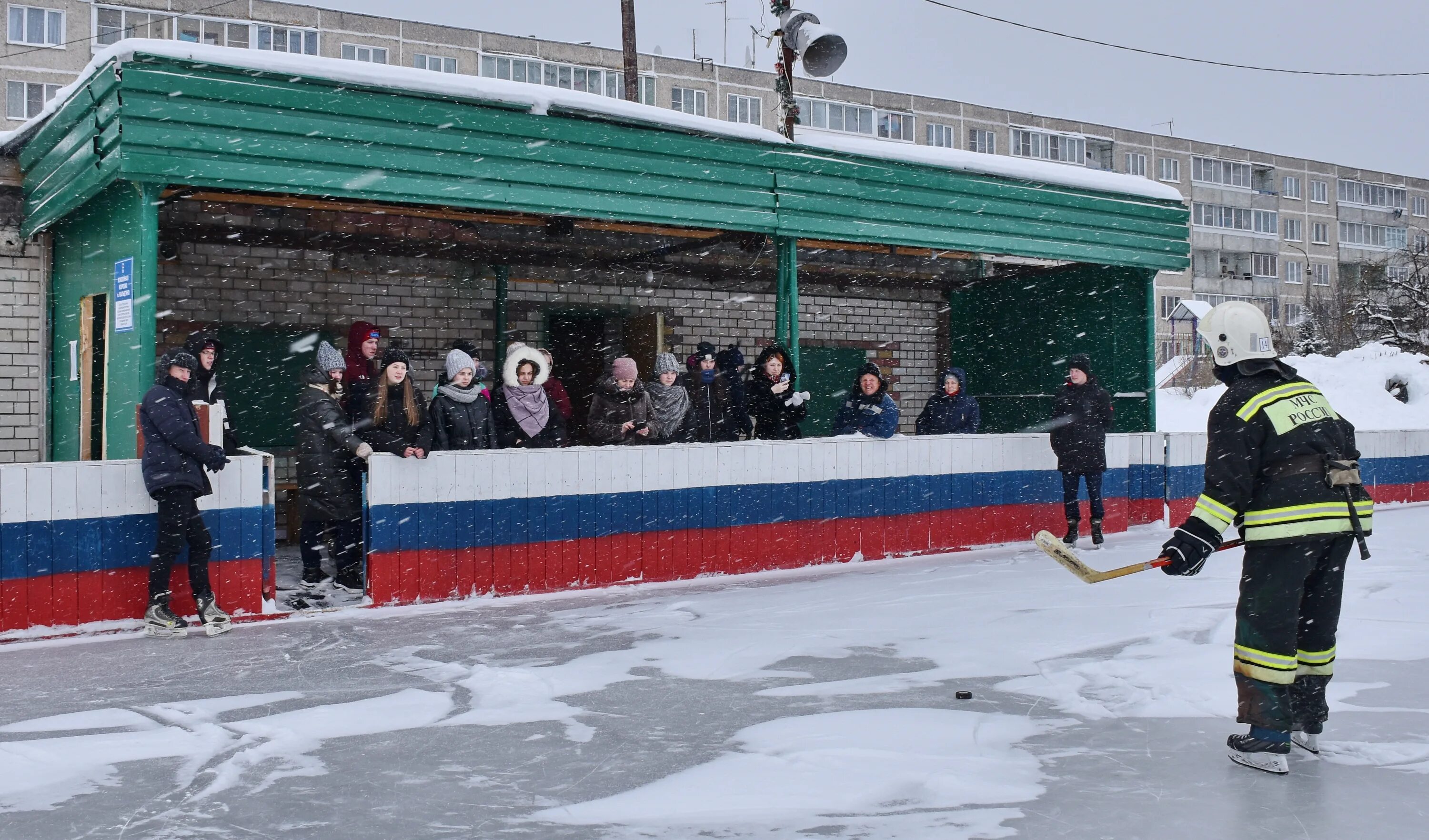 Каток в Малыгино Ковровский район. Каток МЧС. МЧС день влюбленных. Лед сегодня на каком канале