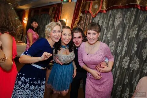 Замужнюю на вечеринке