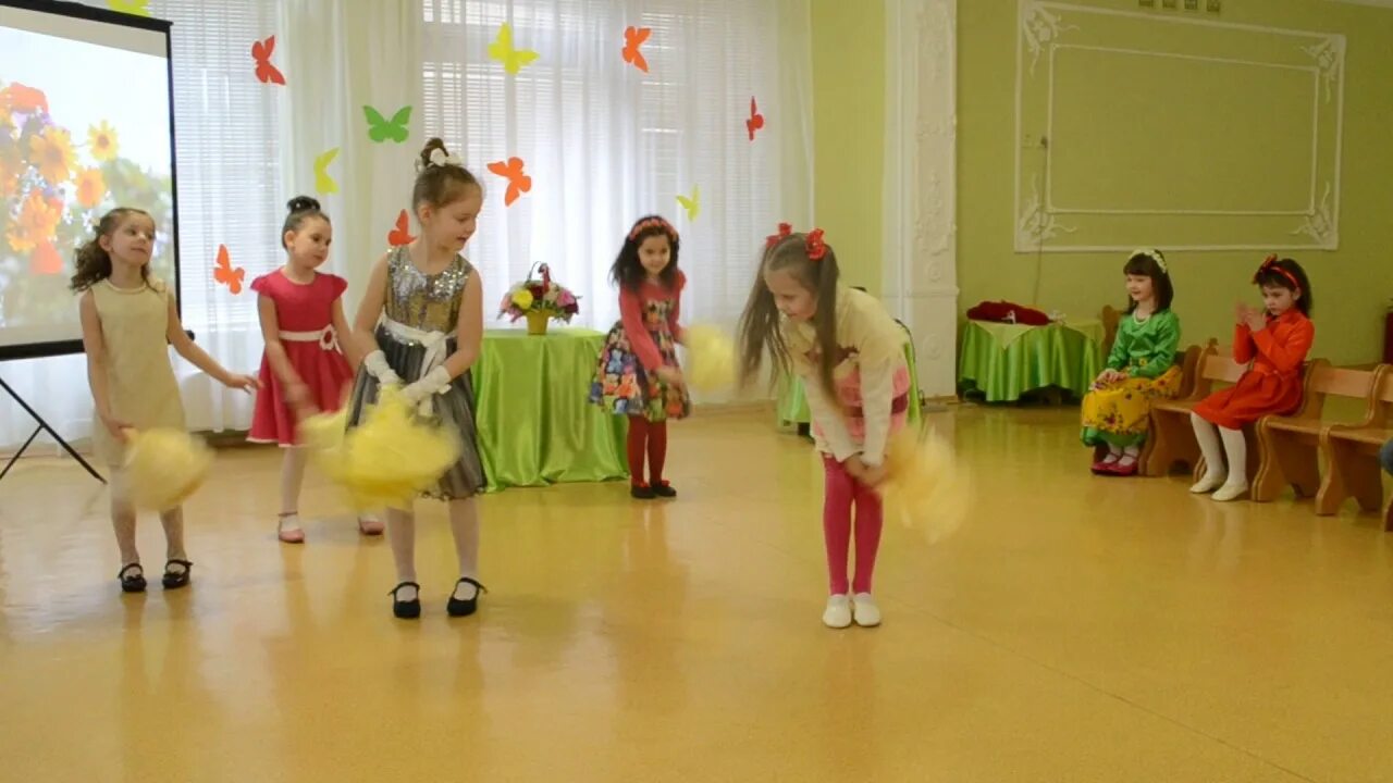 Танец коровок. Танец мамины помощницы в детском саду. Трогательный танец для мам.