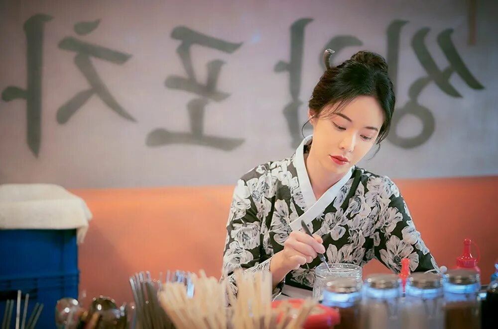 Хван джон-ым мистический бар на колесах. Дорама мистический бар. Бар на колёсах дорама. Хван чжон ым 2020. Мистический бар на колесах дорама актеры.