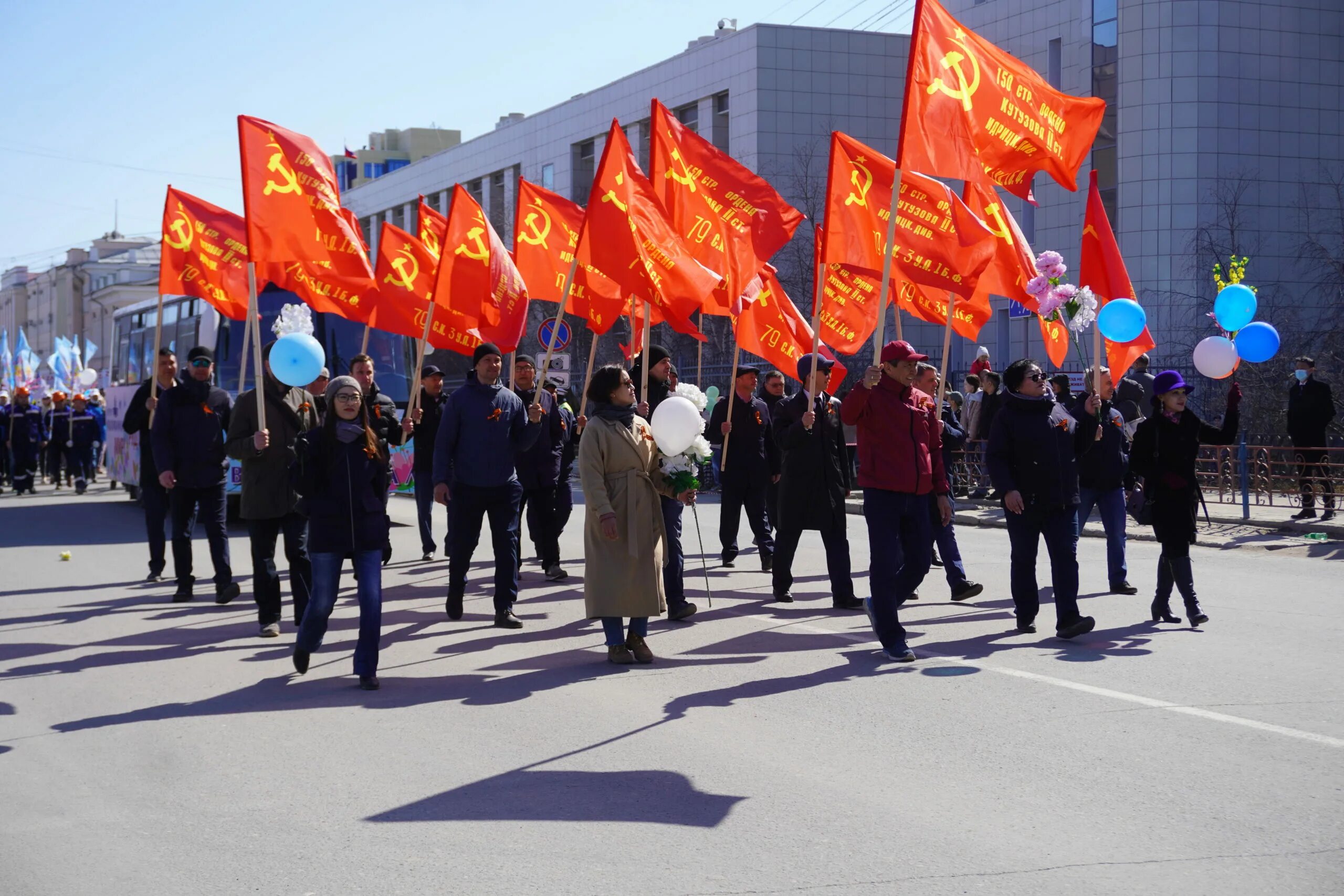 Парад 1 мая москва. Шествие 1 мая. Парад 1 мая. 1 Май парад. Парад 1 мая СССР.