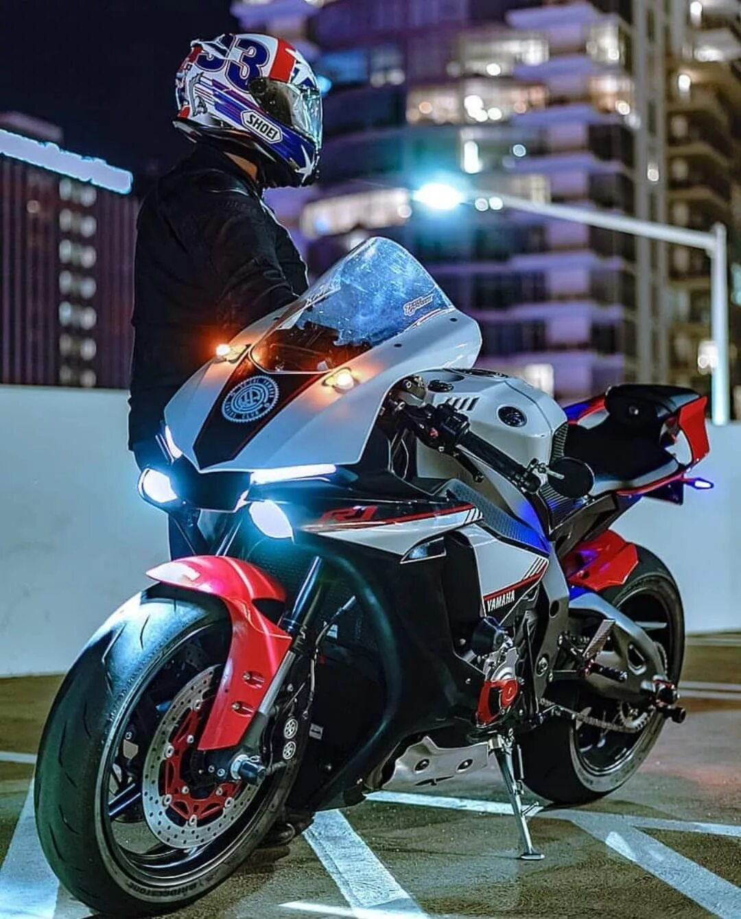 Yamaha r1. Yamaha r1 неон. Yamaha r1 Police. Шлем для Yamaha r1.