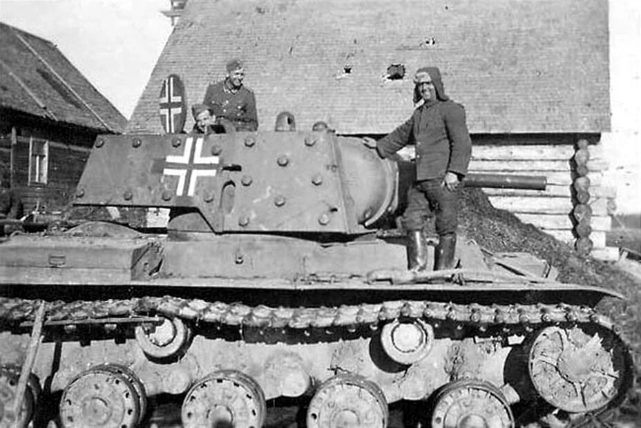 Поставь немецкую. Трофейный т 34. Поставь немецкую. Трофейный танк т-34 немецкого. Форма танкистов вермахта 1941-1945.