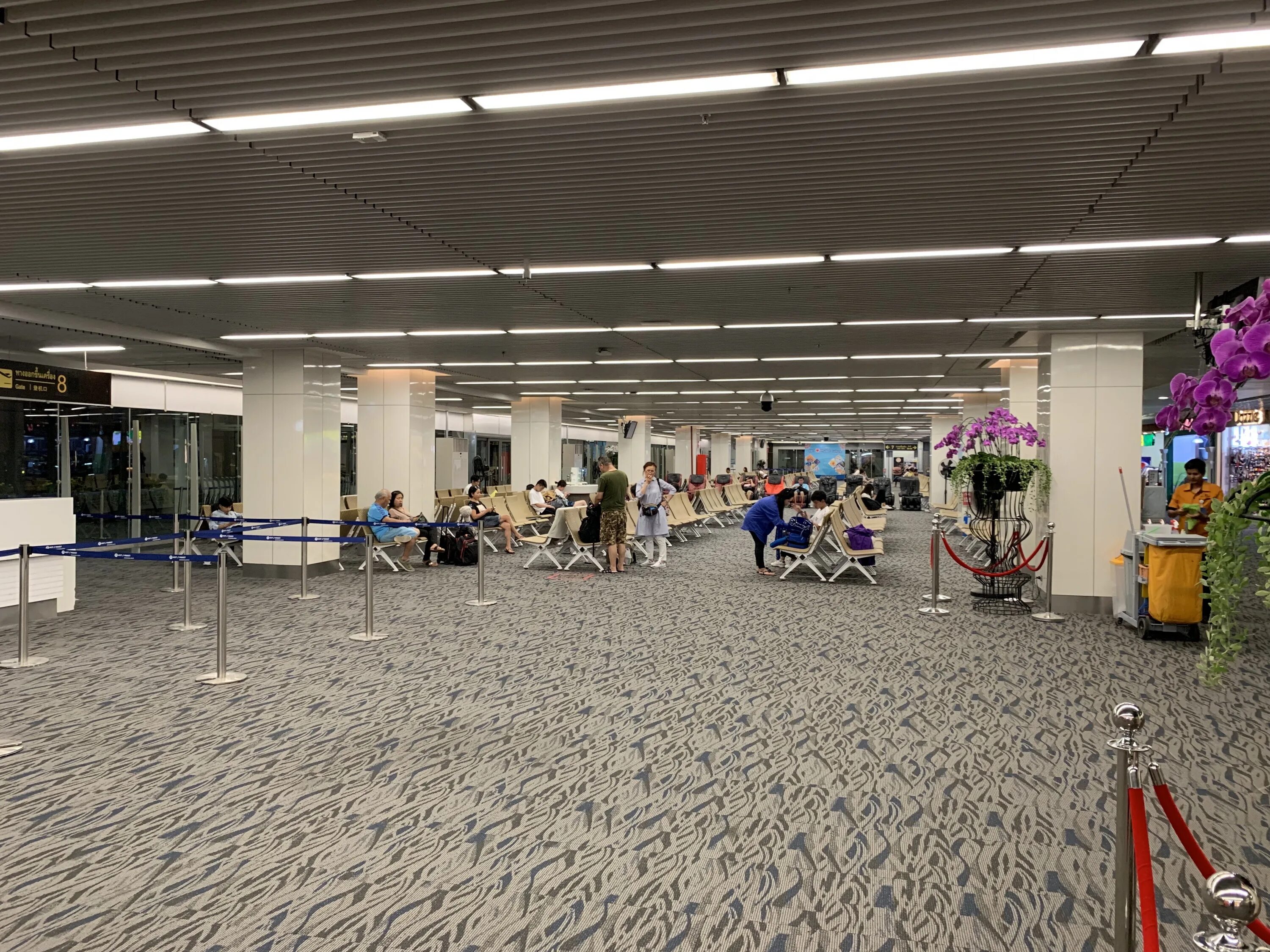 Phuket International Airport. Аэропорт Пхукета. Аэропорт Пхукета внутри. Аэропорт Пхукет внутренний терминал. Терминал 2019