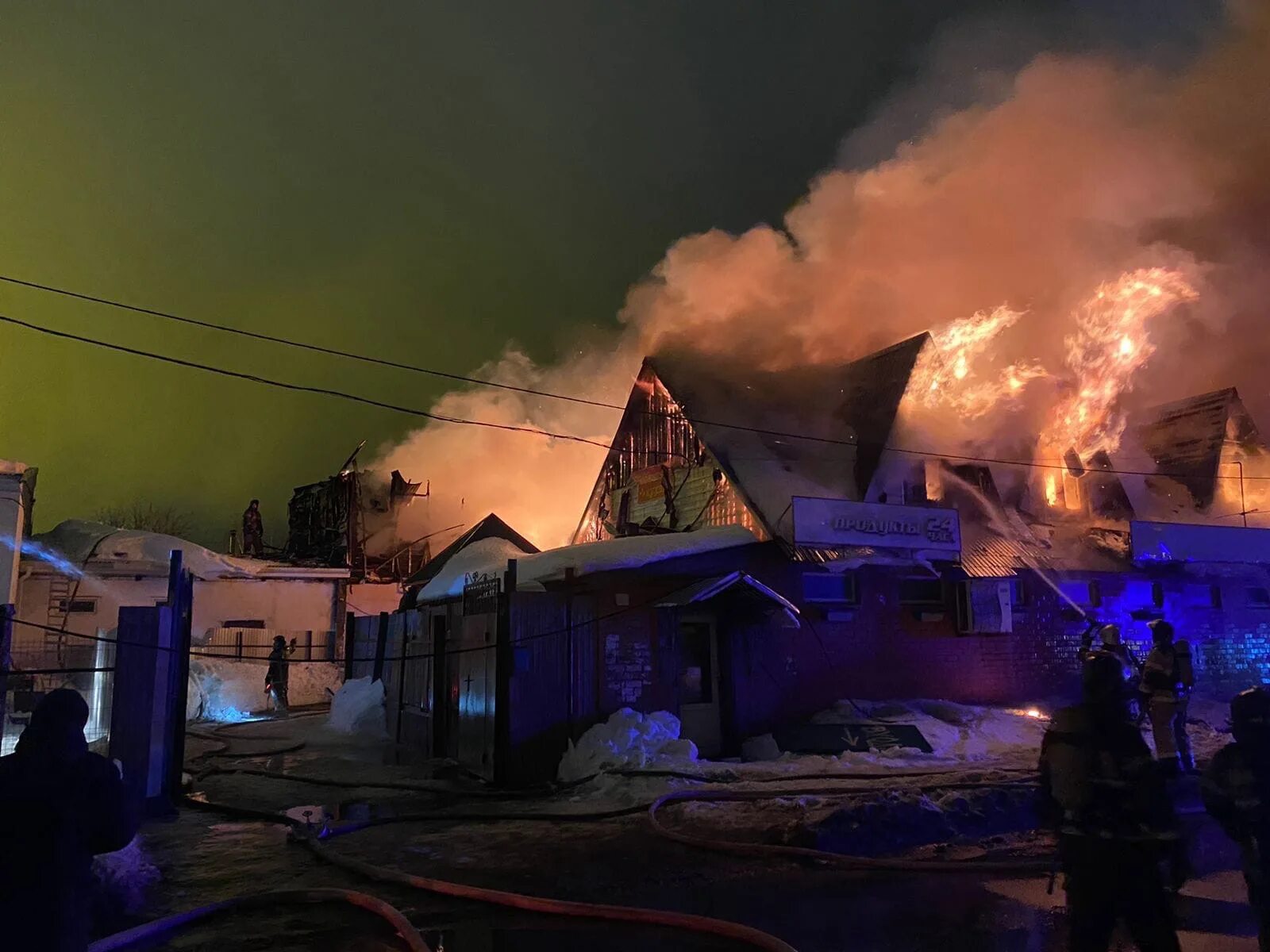 Пожар в доме. Пожар в Казани. Пожар в Татарстане. Пожар в Зеленодольске 2022. Сгорел дом давай