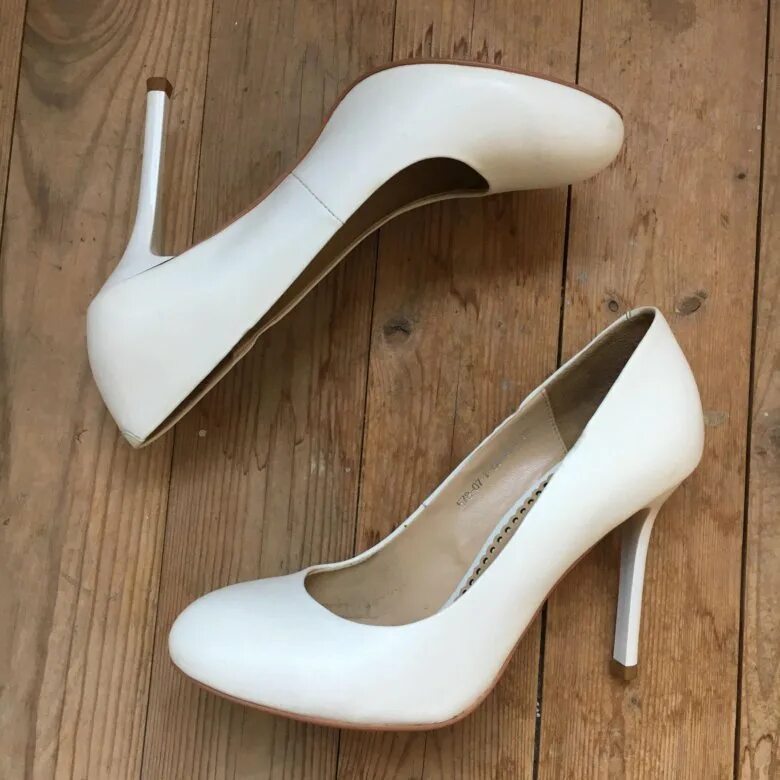 Купить туфли 37 размер. Белые кожаные туфли. Туфли 37 размер. Туфли белые 37 размер. Туфли с длинным штукой женские кожаные белый.
