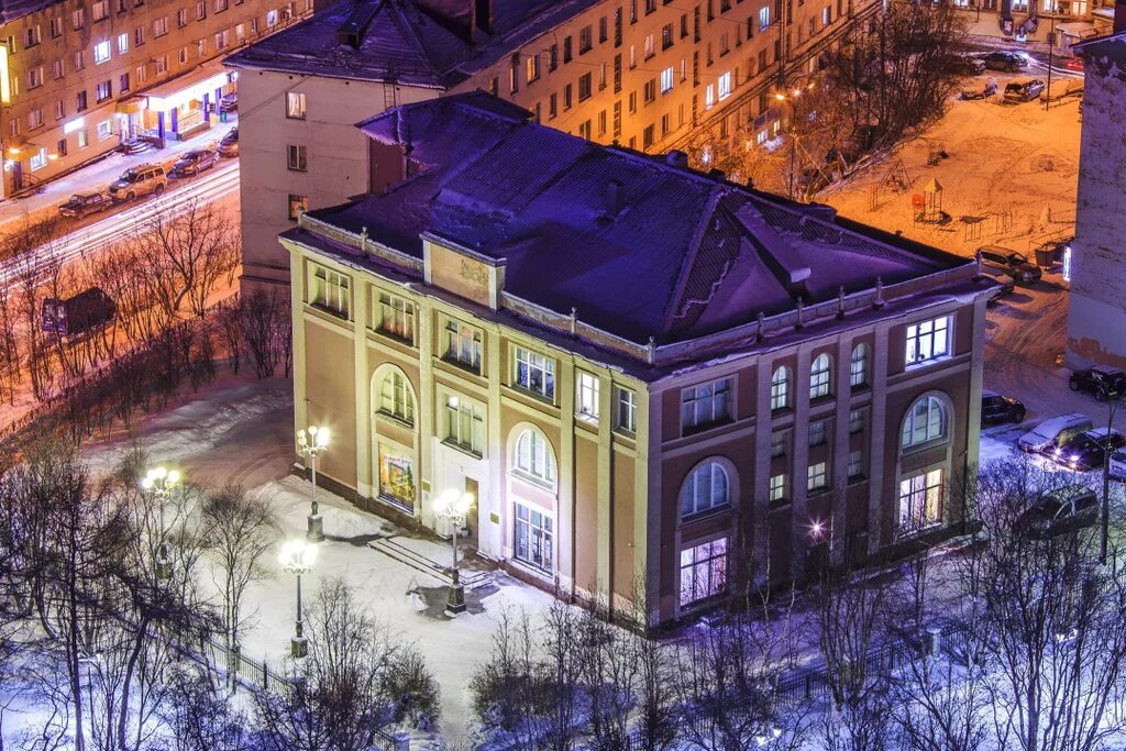 Театр коминтерна. Мурманский художественный музей. областной художественный музей мурманск. мурманск коминтерна 13 музей. мурманск худ музей.