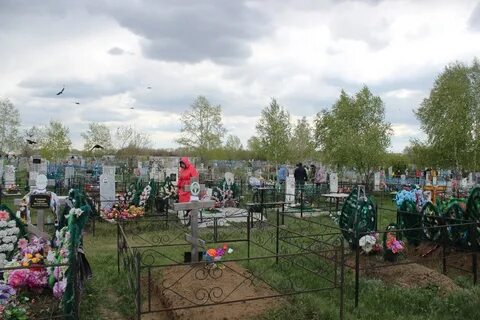 Праздник на кладбище