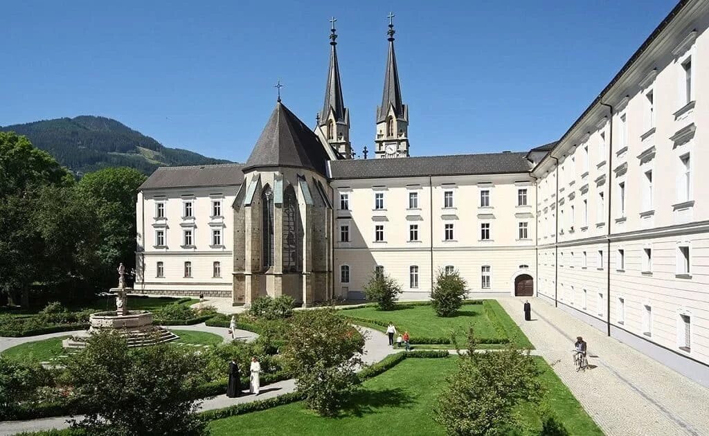 аббатство монте-кассино внутри. аббатство монте-кассино. самый большой монастырь в европе как называется. монастырь йованье сербия. самый большой монастырь в европе как называется.