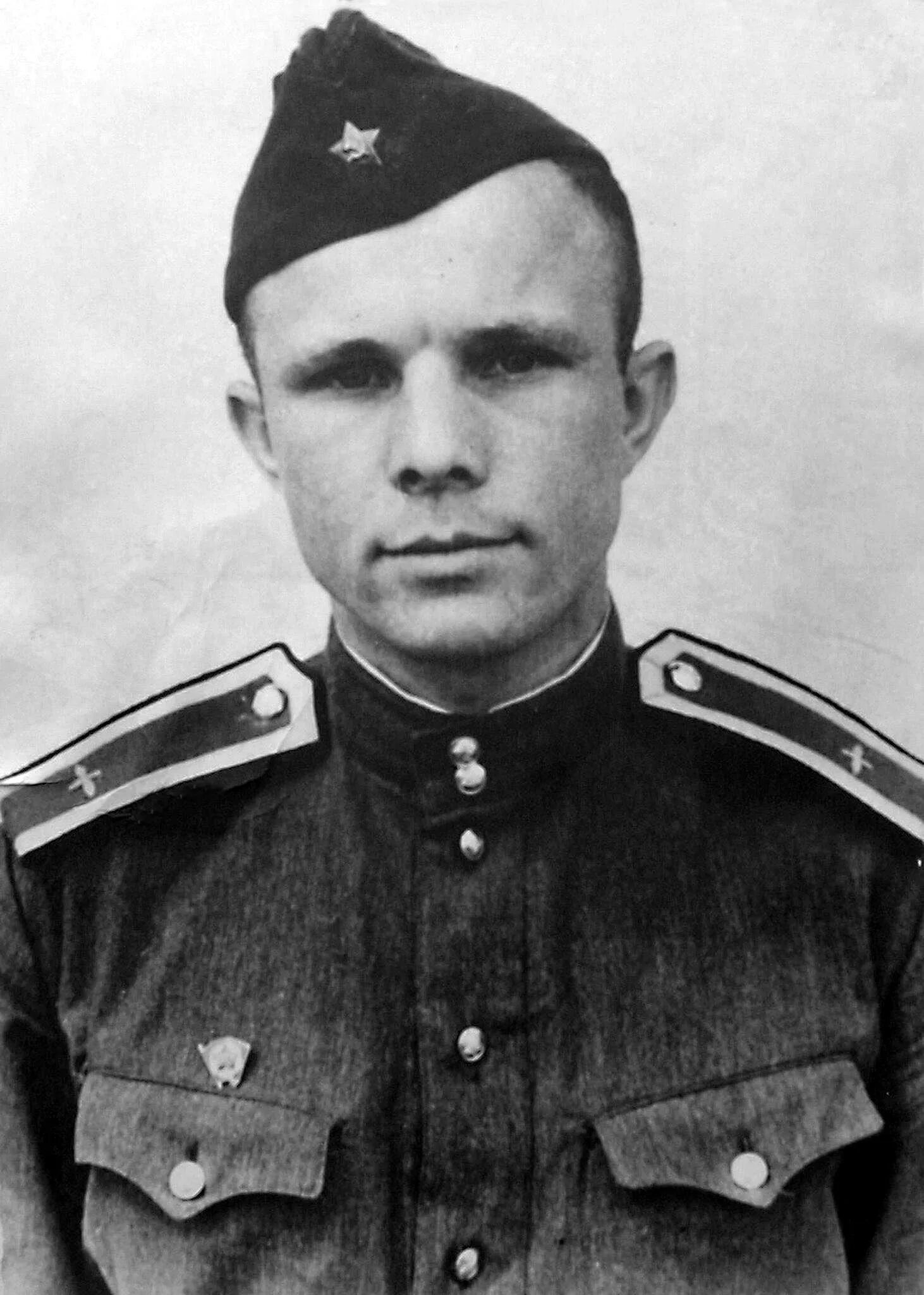 Гагарин во время войны. Гагарин курсант Оренбургского училища.