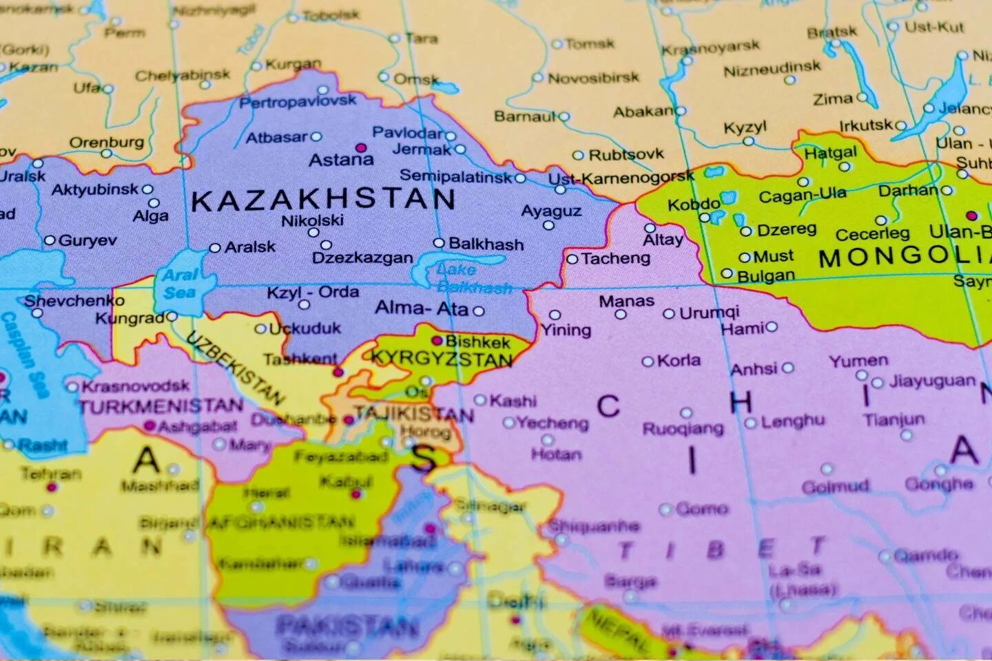Казахстан граничит с азербайджаном. Карта границ казахстана с другими государствами. Карта казахстан узбекистан киргизия. Карта казахстан узбекистан киргизия. Карта средней азии и казахстана.