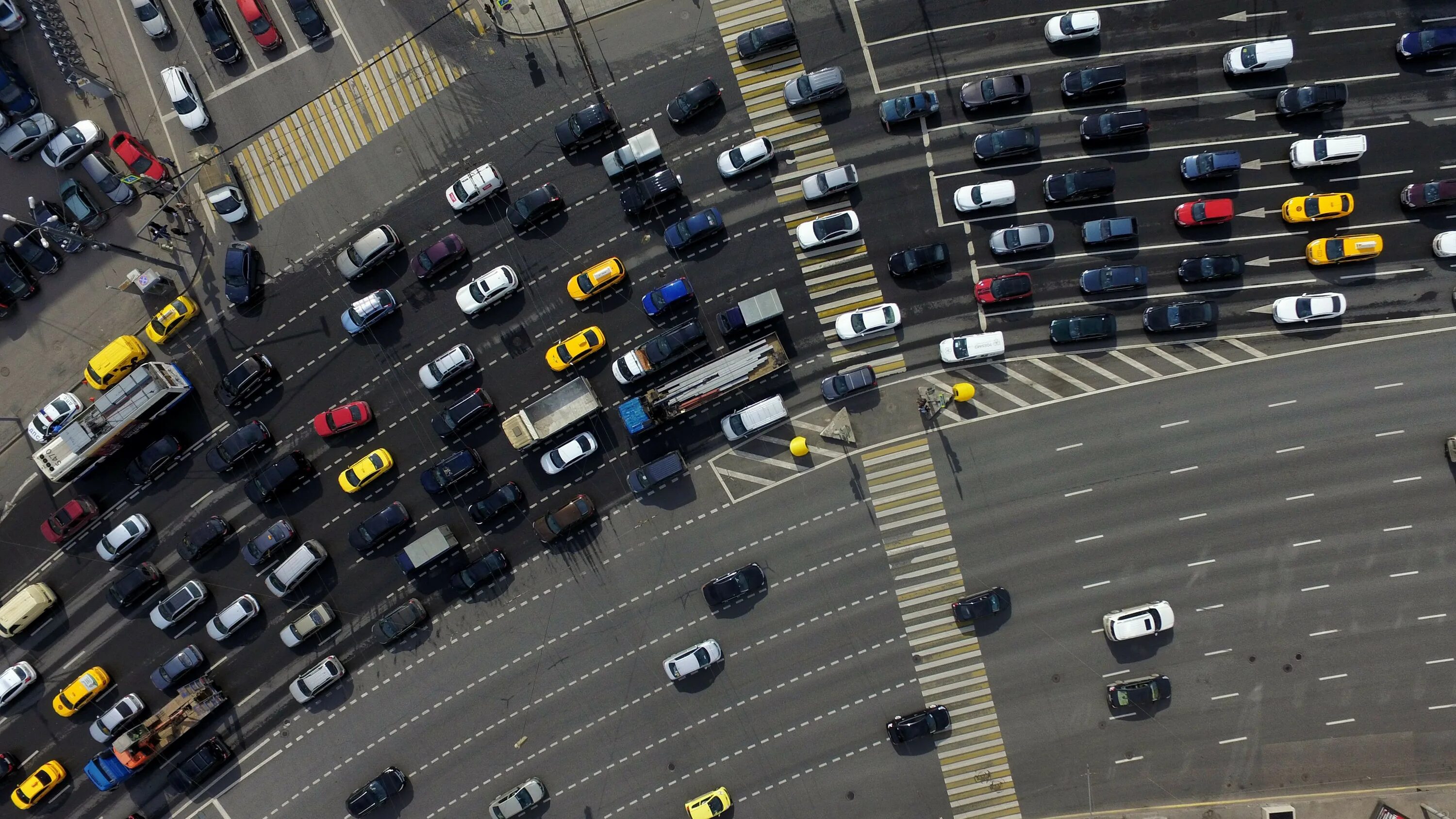 Движение транспорта сейчас. Движение транспорта сейчас. Движение транспорта в москве. Движение транспорта. Сибирский марафон перекрытие дорог.
