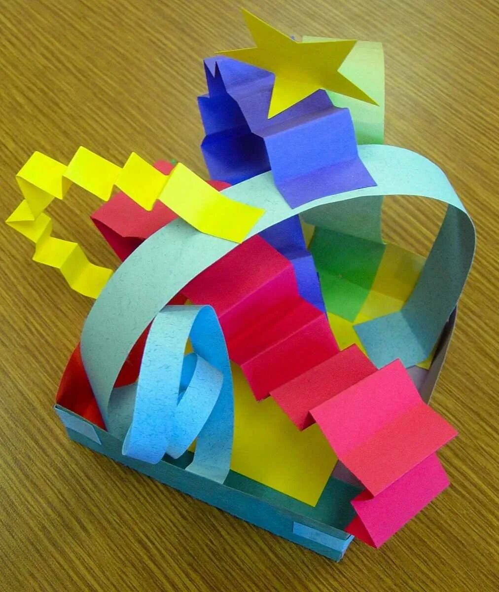 Поделки из полосок цветной бумаги. Конструирование из полос бумаги 2 класс. Конструирование из полос бумаги 2 класс. Конструирование из полос бумаги 2 класс. Поделки из бумаги для детей.