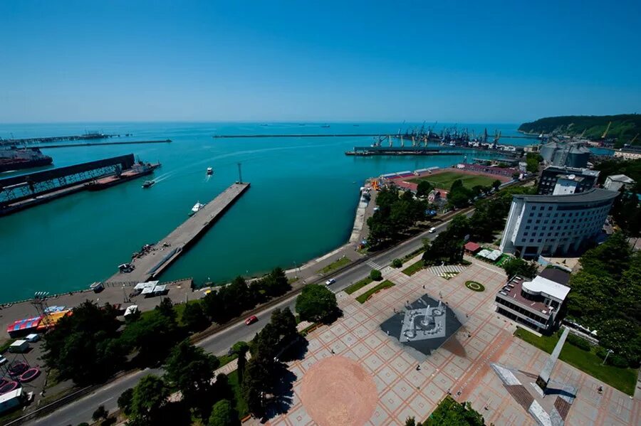 Порт туапсе. Ул роз 73а сочи. Гавань туапсе. Море в туапсе порт. Набережная порт туапсе.