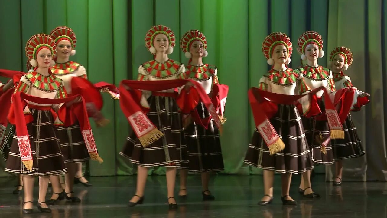 Ансамбль канитель самара. Танцы ритмы века. Образцовый хореографический ансамбль ритм. Танец балалаечка. Ритмы века педагоги.