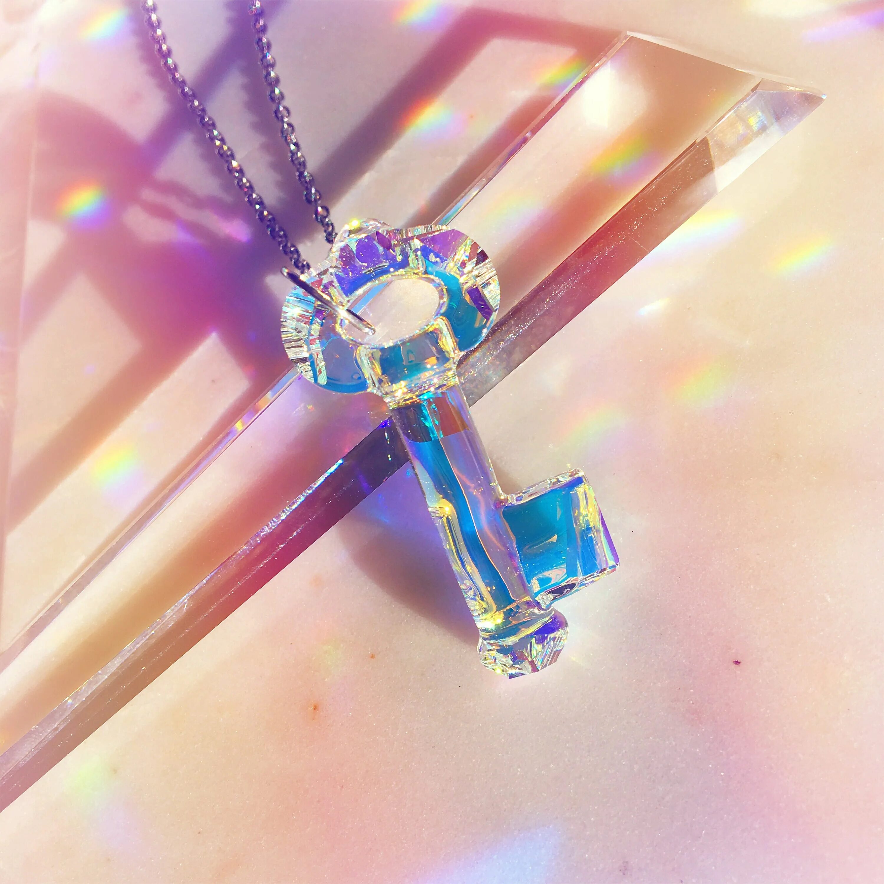 Брелок сваровски для ключей. Кристальный ключ. Кристальный брелок для ключей. Брелок со стразами сваровски. Аметист, брелок.