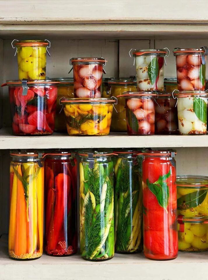 Консервированные овощей на зиму. Домашние заготовки. консервирование продуктов. заготовки на зиму. баночки для консервации.