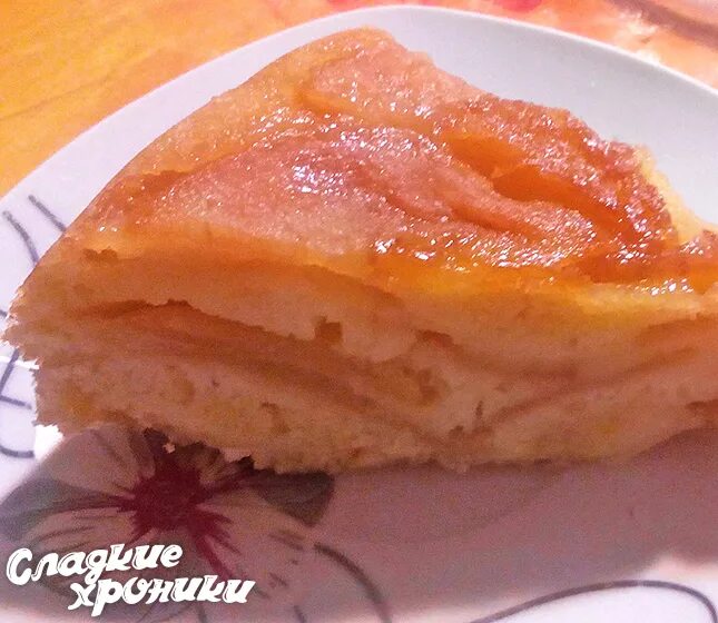 Кусок пирога сколько грамм. 100 грамм шарлотки. вес куска шарлотки. яблочный пирог кусок вес. вес куска шарлотки с яблоками.