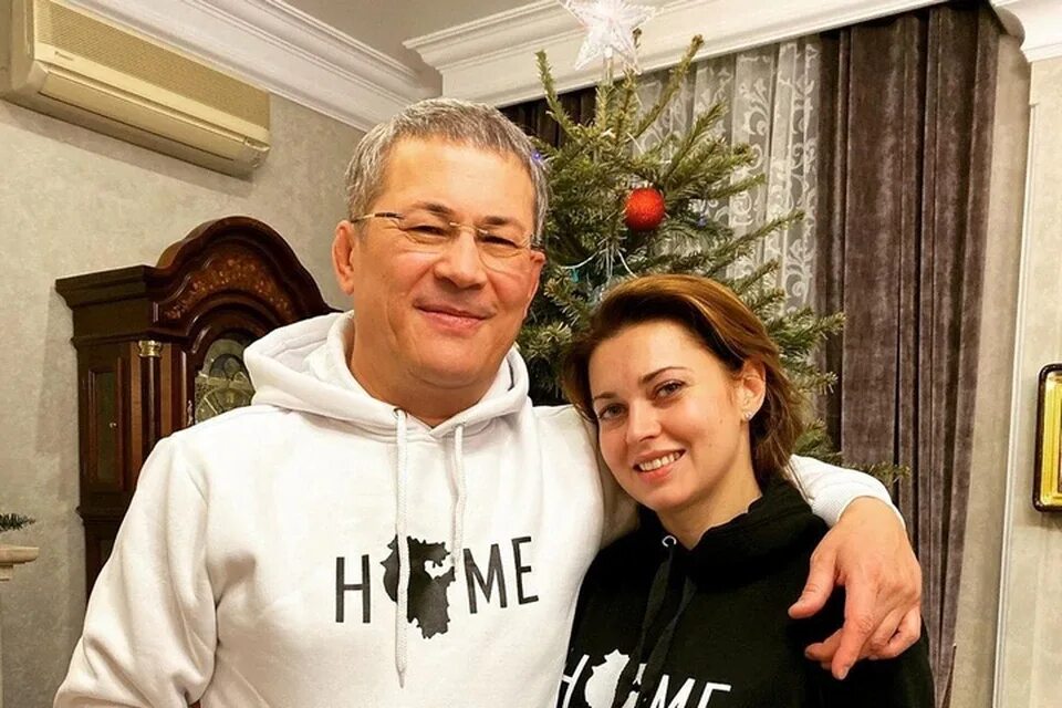 Как выглядит жена хабирова Радий Хабиров объяснил, почему попросил жену "бить его битой" МК Уфа