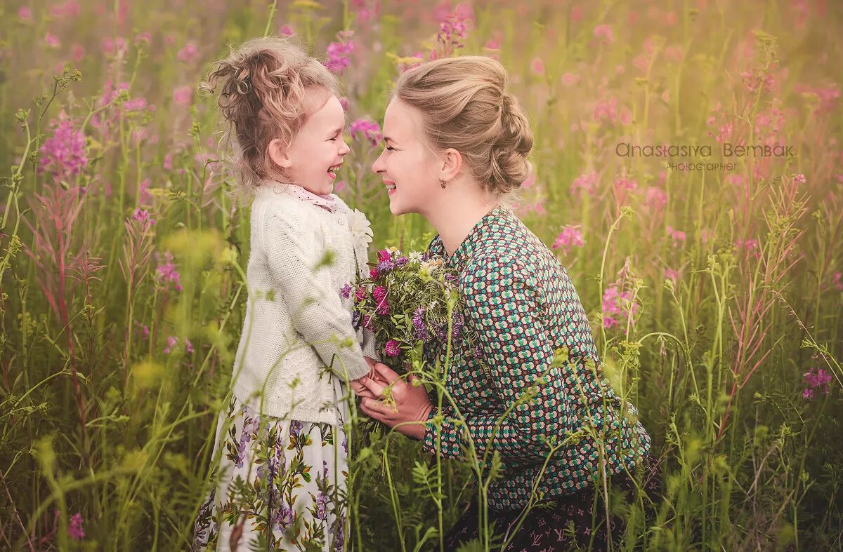 Отражение детям. Зеркало для детей. Дети отражение взрослых. Ребенок отражение взрослого. Дочь отражение матери.