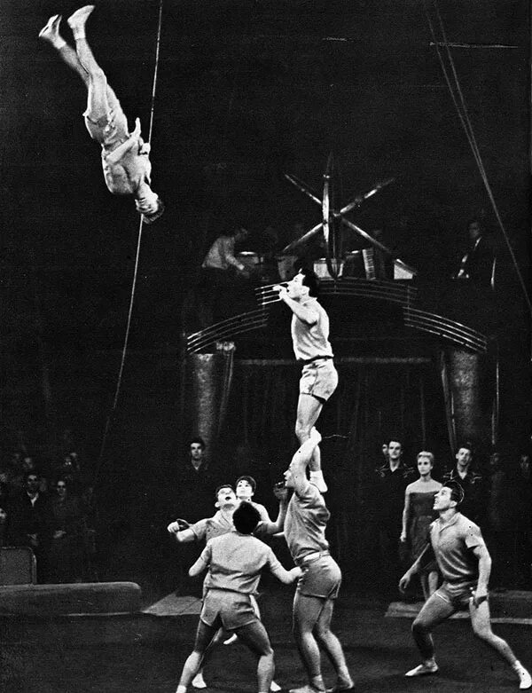 владимир вавилов валерьевич акробат. маяковский акробаты разбитых. маяковский акробаты разбитых. российские акробаты. маяковский акробаты разбитых.