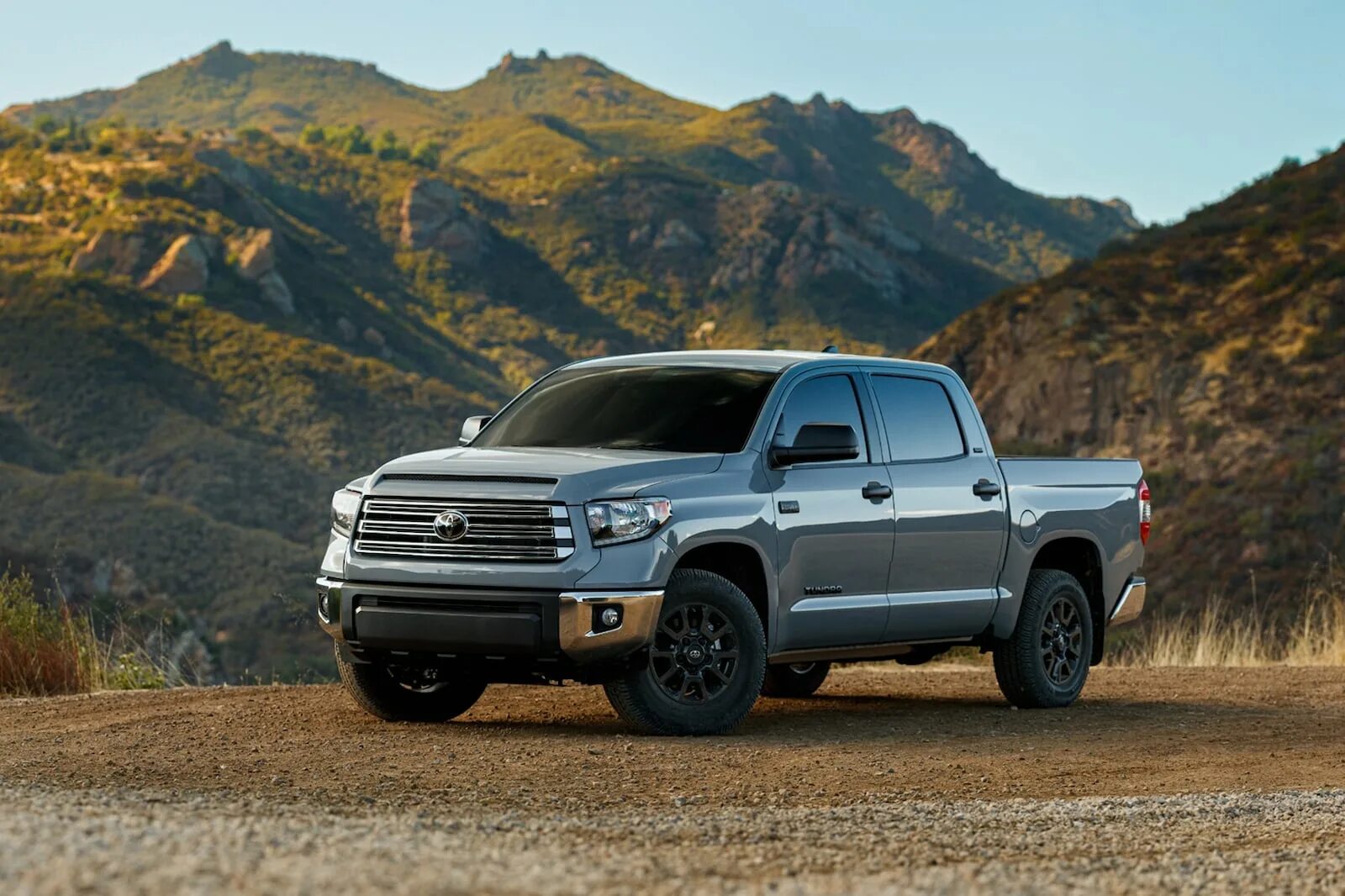 Тундра стоит. Toyota tundra 2025. тойота тундра 2025. пикап тойота тундра 2025. toyota tundra 4x4 2025.