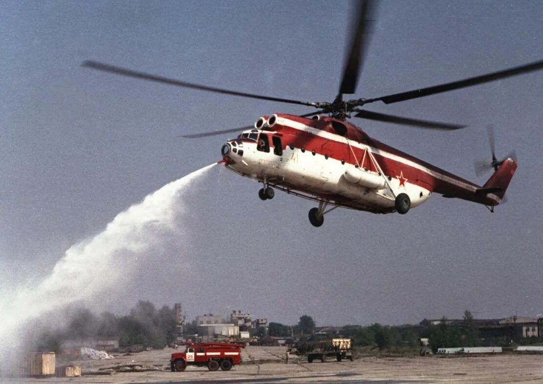 Тушение пожаров с помощью вертолетов впр. Пожарный вертолет ми-8. Ми-6 вертолёт. Вертолеты ми 6 и ми 8. Вертолет • ми-6пж.